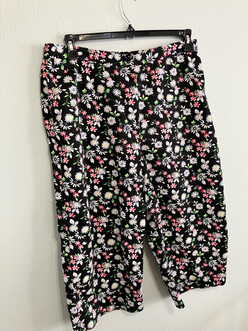 Alfred Dunner Floral Print Woman’s Capris